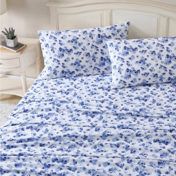 Laura Ashley Bedding Laura Ashley Queen Floral Flannel Sheets Nwt Poshmark